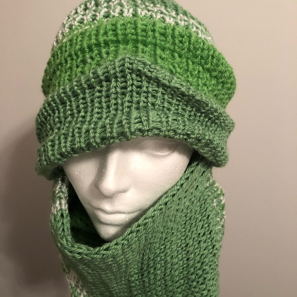 Knitted hats & scarf 🧣.